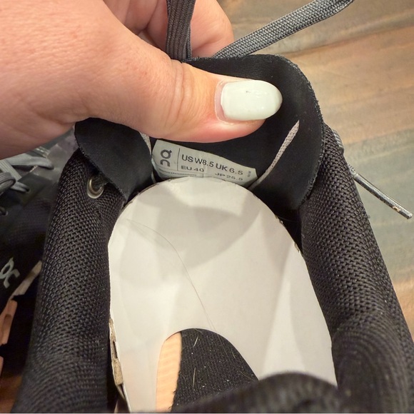 On cloudflow Rock Rose Running Shoe by On Cloud Womens size 8.5 - Picture 4 of 4